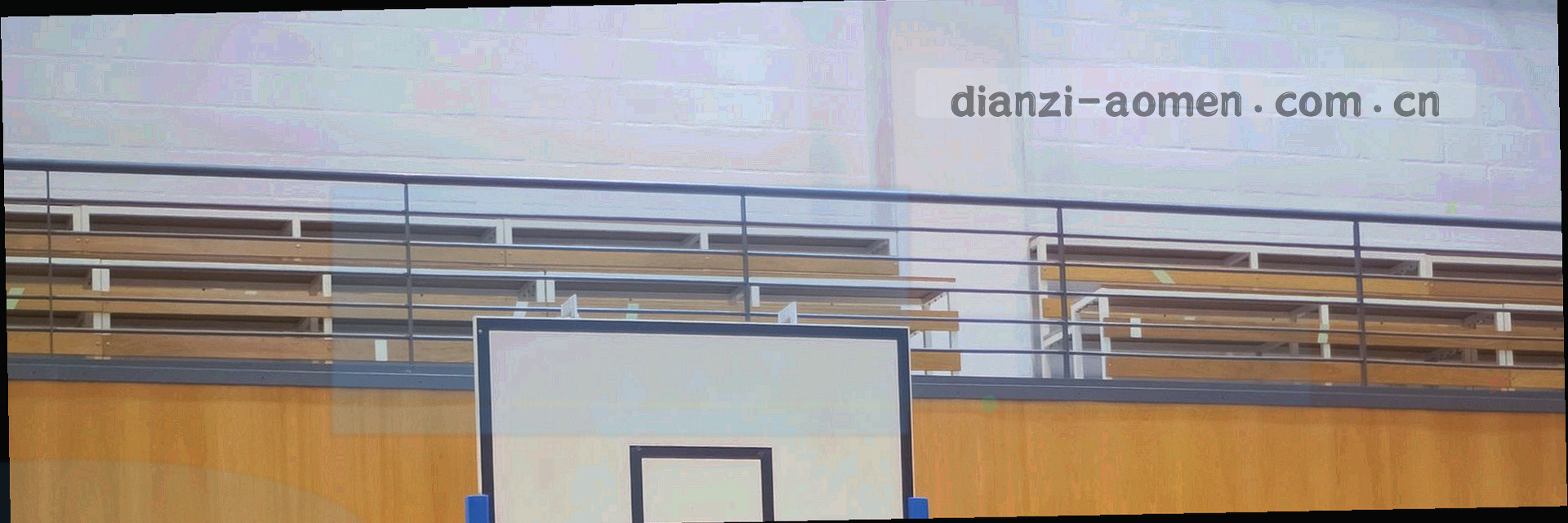 夜色中横向延伸的霓虹光带，末端有一枚暖金亮点